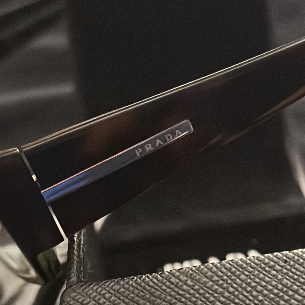 Beautiful Prada Frames - image 5